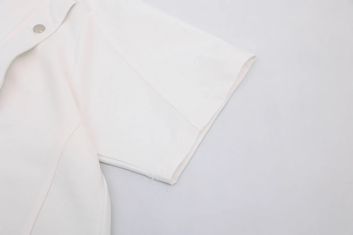 Jiayiku Men's Clothing  Summer New Style Simple Niche Personality Button Pleated T-shirt Short-sleeved Trendy Men's High-end Sense display picture 11