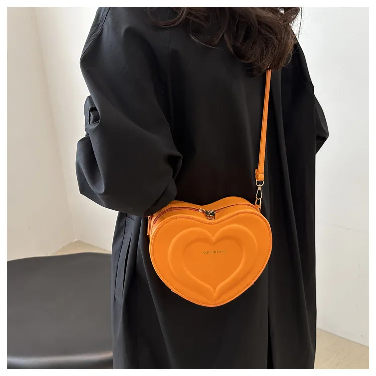 Fashion Heart-Shaped Small Bag  Autumn New Stylish Indented Crossbody Bag Ins Niche Design Shoulder Small Bag display picture 4