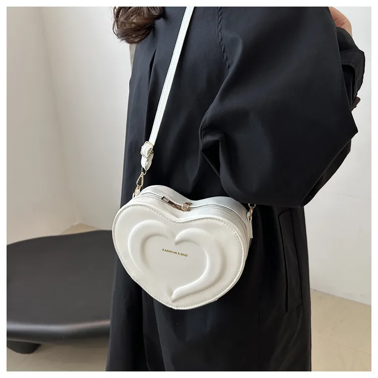 Fashion Heart-Shaped Small Bag  Autumn New Stylish Indented Crossbody Bag Ins Niche Design Shoulder Small Bag display picture 5