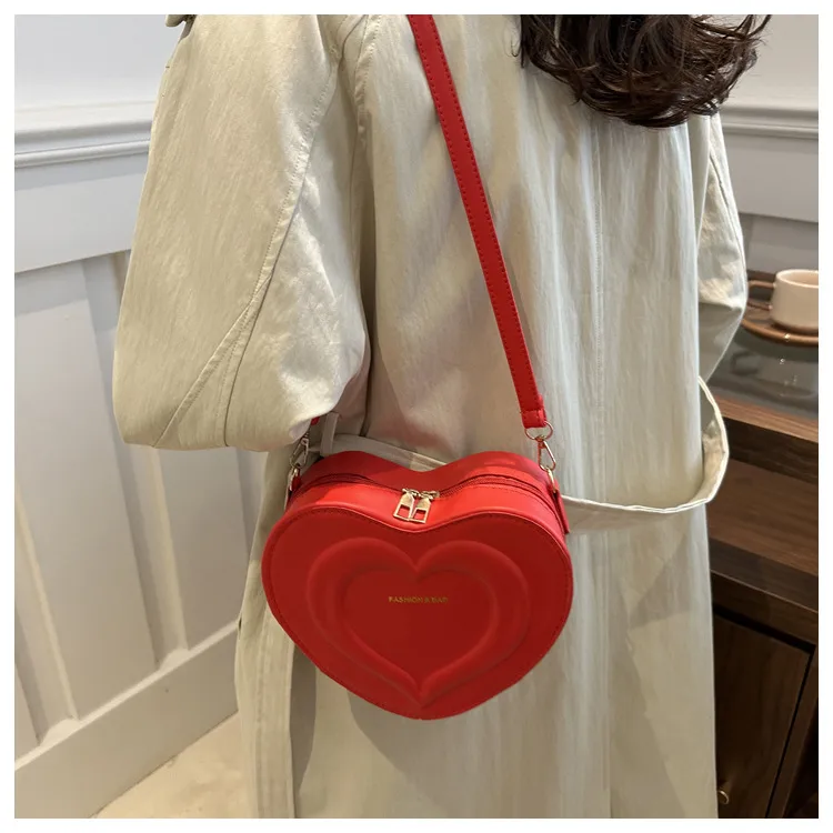 Fashion Heart-Shaped Small Bag  Autumn New Stylish Indented Crossbody Bag Ins Niche Design Shoulder Small Bag display picture 7