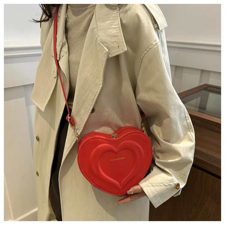 Fashion Heart-Shaped Small Bag  Autumn New Stylish Indented Crossbody Bag Ins Niche Design Shoulder Small Bag display picture 8