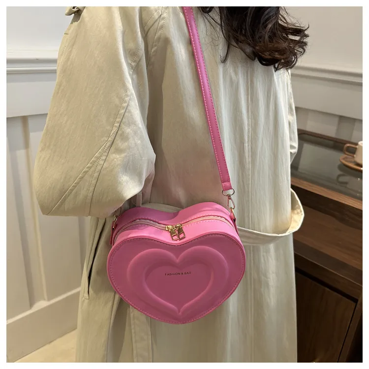 Fashion Heart-Shaped Small Bag  Autumn New Stylish Indented Crossbody Bag Ins Niche Design Shoulder Small Bag display picture 9