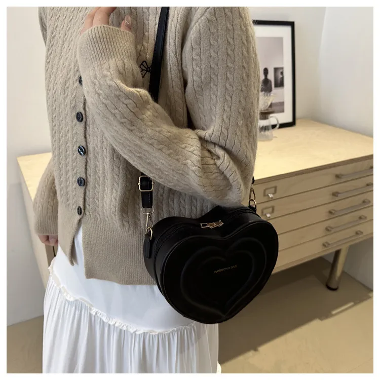 Fashion Heart-Shaped Small Bag  Autumn New Stylish Indented Crossbody Bag Ins Niche Design Shoulder Small Bag display picture 14