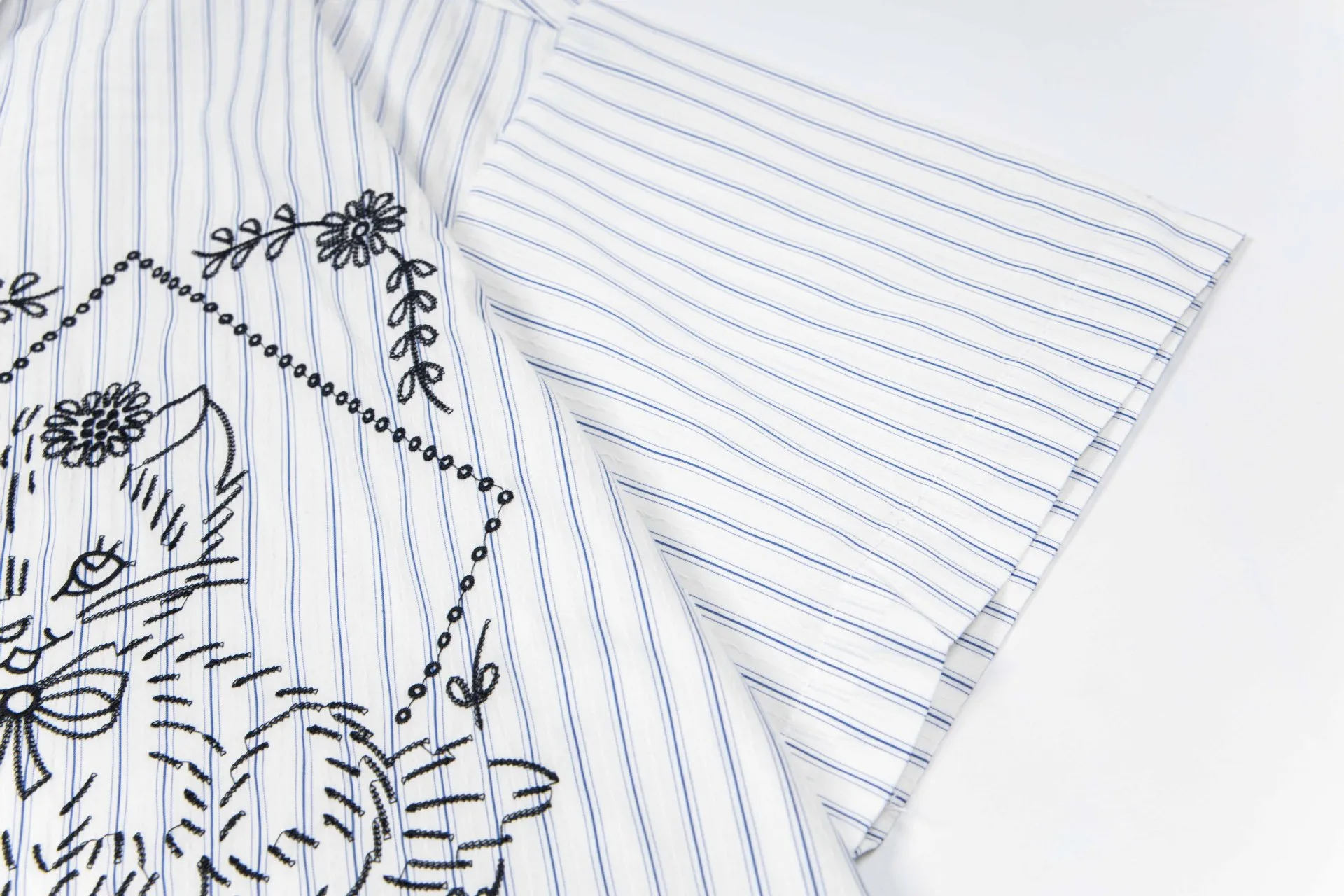 Jiayiku Men's  New American Style Antique Fashion Brand Cat Embroidered Striped Antique Shirt Short Sleeve Men And Women display picture 9