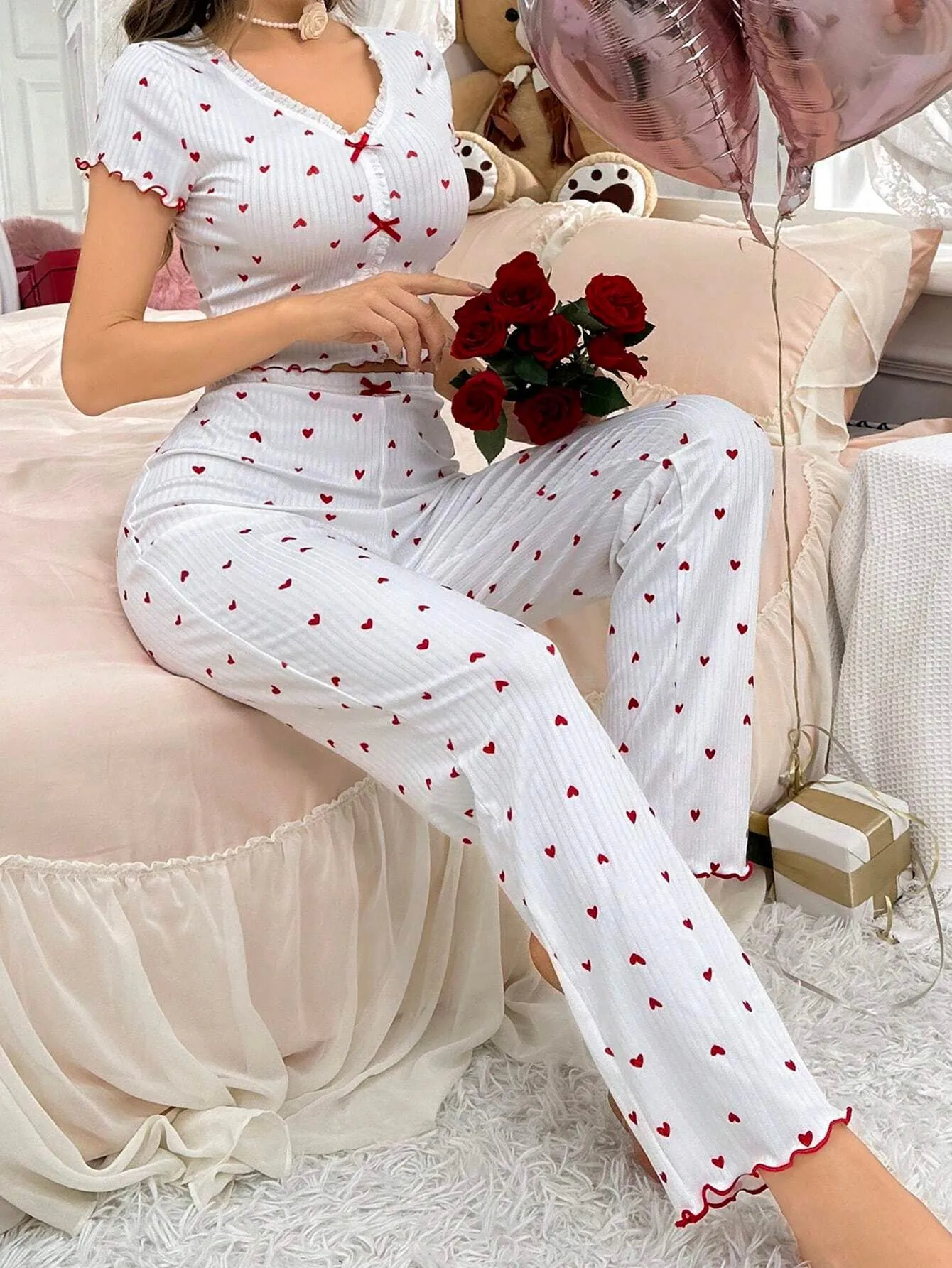 Hot-selling Home Clothes Printed Love V-neck Short-sleeved Pajamas Women's Outer Wearing Pants Two-piece Suit display picture 19