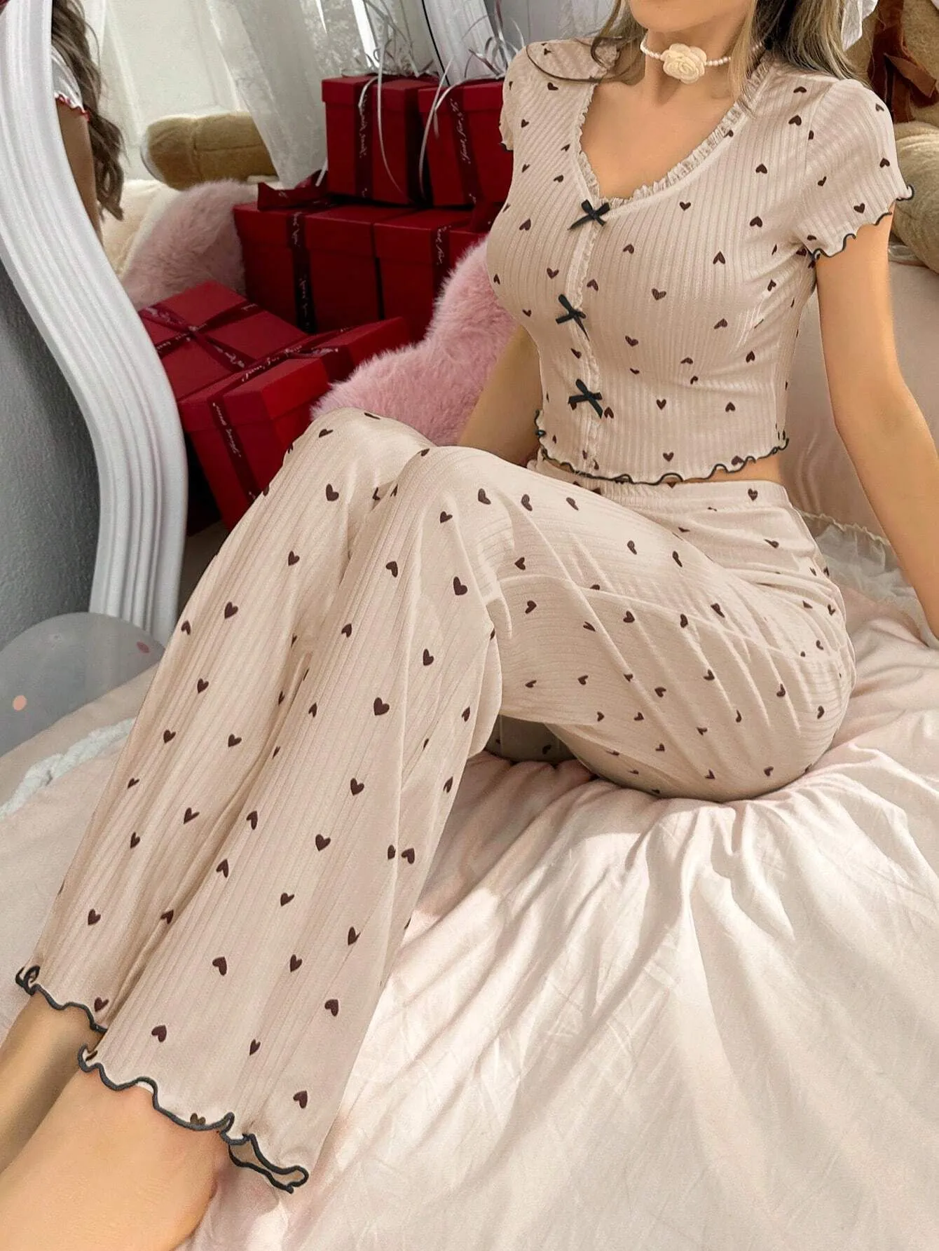 Hot-selling Home Clothes Printed Love V-neck Short-sleeved Pajamas Women's Outer Wearing Pants Two-piece Suit display picture 23