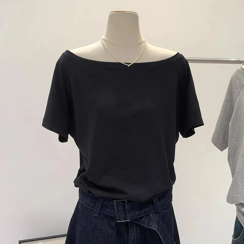 Hot Girl Style Off-line Collar Slant Shoulder Top Women's Summer  New Niche Leaky Collarbone Loose Short-sleeved White T-shirt display picture 2