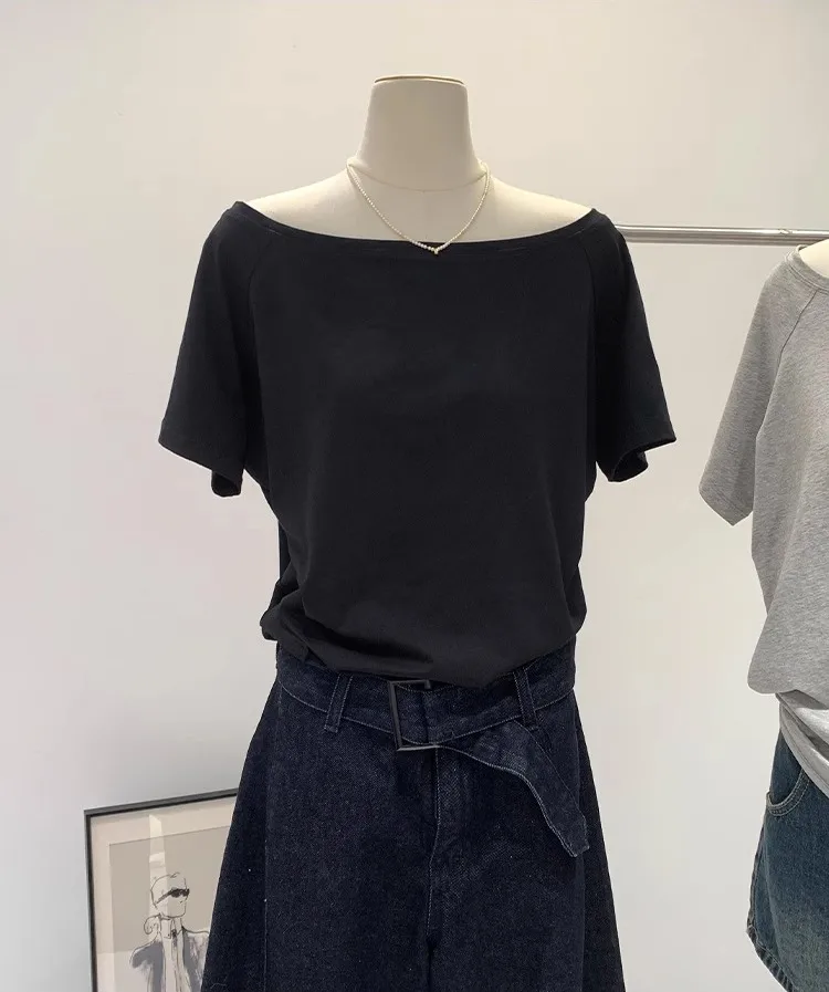 Hot Girl Style Off-line Collar Slant Shoulder Top Women's Summer  New Niche Leaky Collarbone Loose Short-sleeved White T-shirt display picture 8