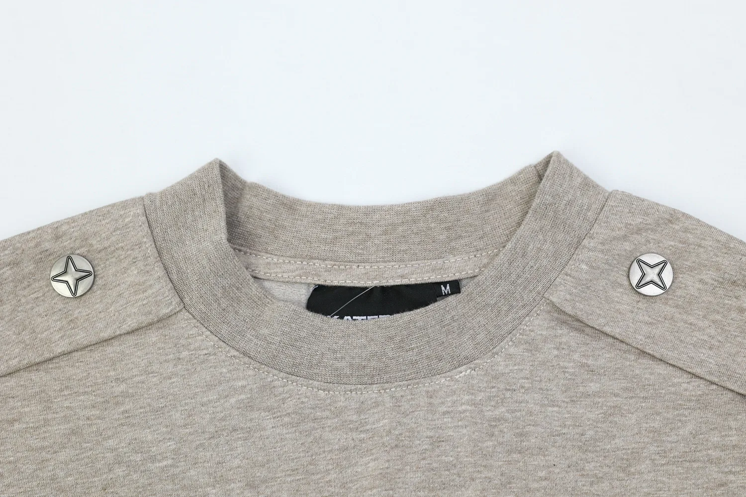 Jiayiku Men's  Summer American Retro Niche Personality Button Design T-shirt Short-sleeved Trendy Men's High-end Sense display picture 7