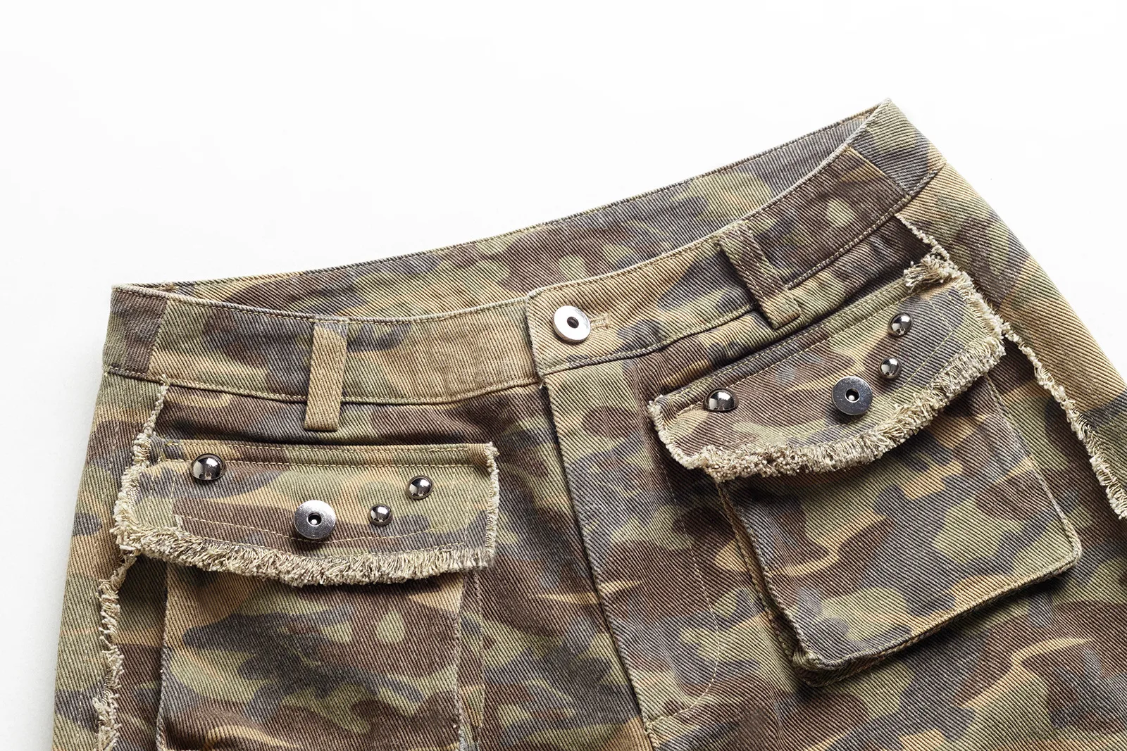 Spring  High Street Vibe Camouflage Fodgy Jeans Micro-washed Rough Edge Multi-pocket Casual Trousers display picture 8