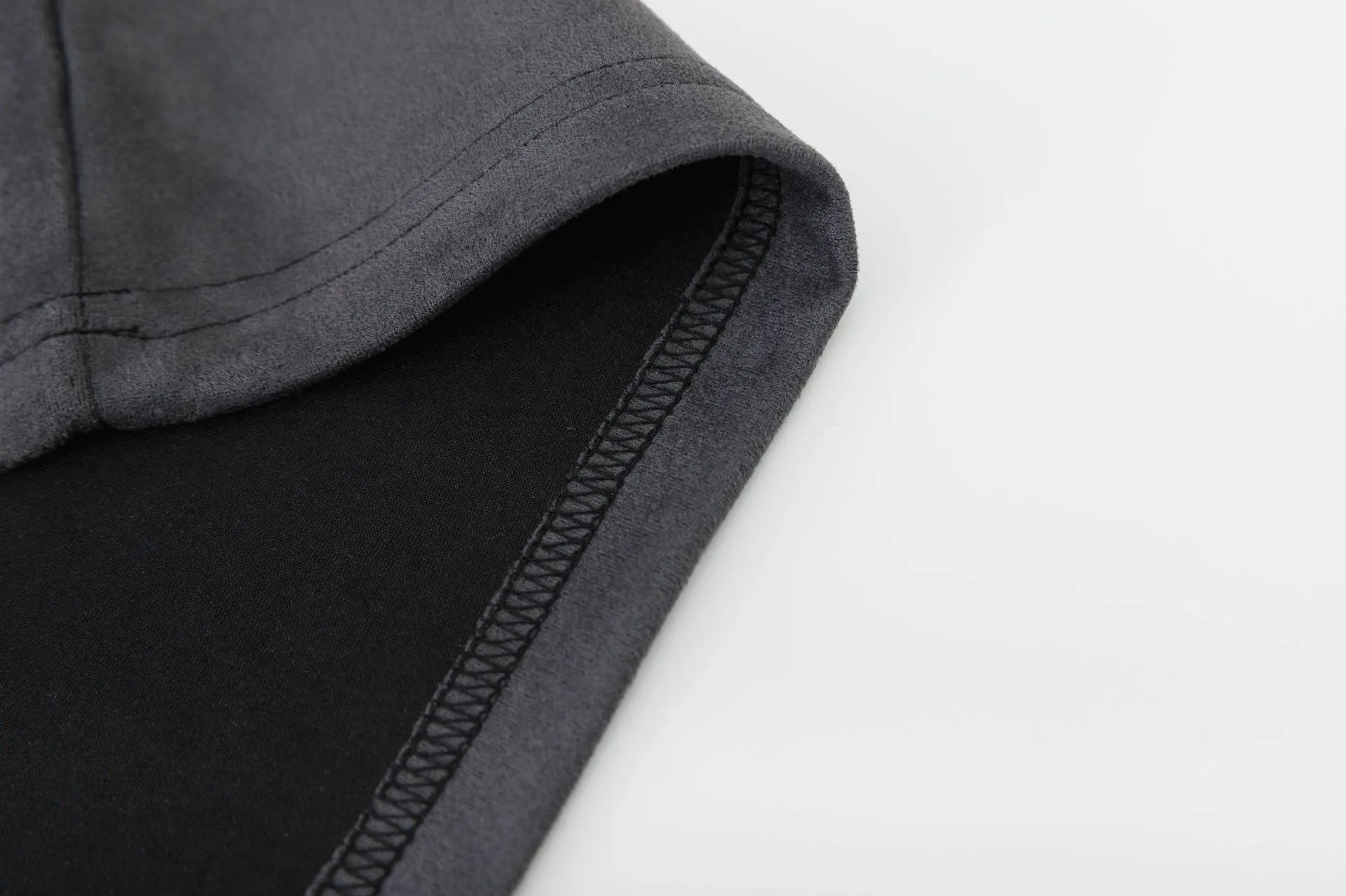 Jiayiku Men's  New American Street Fashion Brand Suede T-shirt Men's Thorn Embroidery High Street Short Sleeve Tee display picture 12