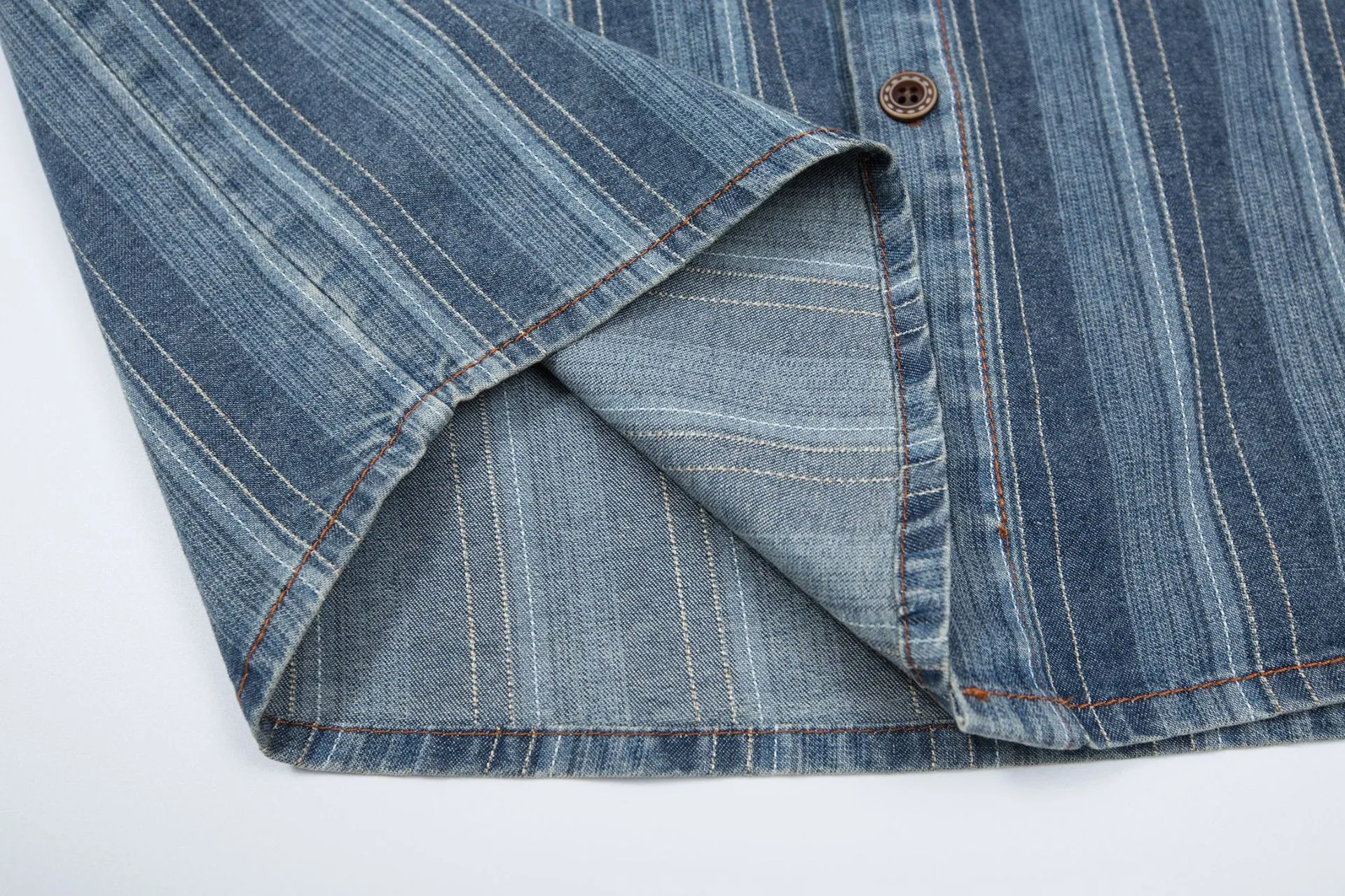 Jiayi Library Men's  New American Retro Gradual Color Washed Striped Denim Shirt Loose Short-sleeved Shirt display picture 8
