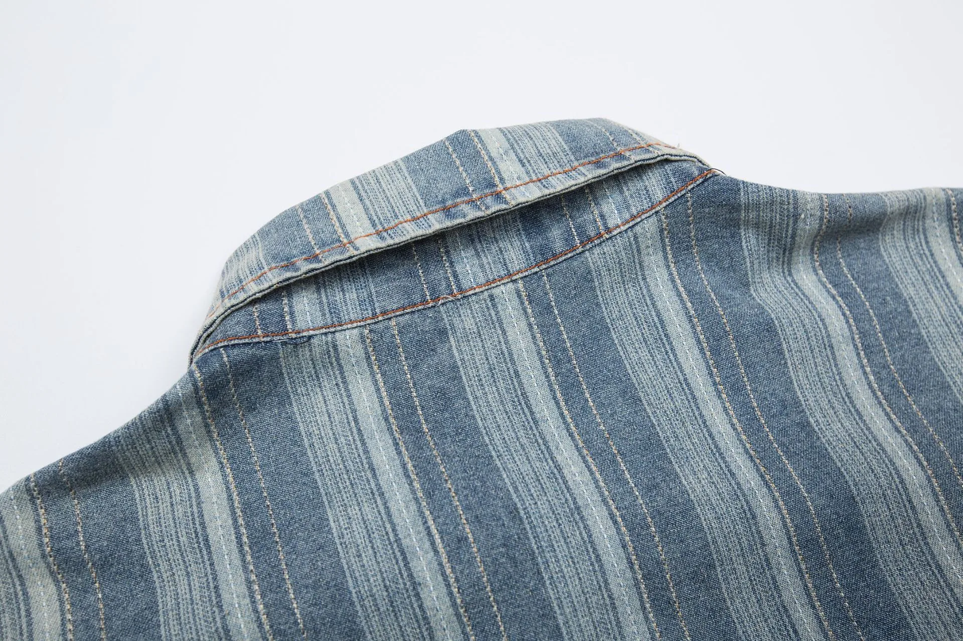 Jiayi Library Men's  New American Retro Gradual Color Washed Striped Denim Shirt Loose Short-sleeved Shirt display picture 9