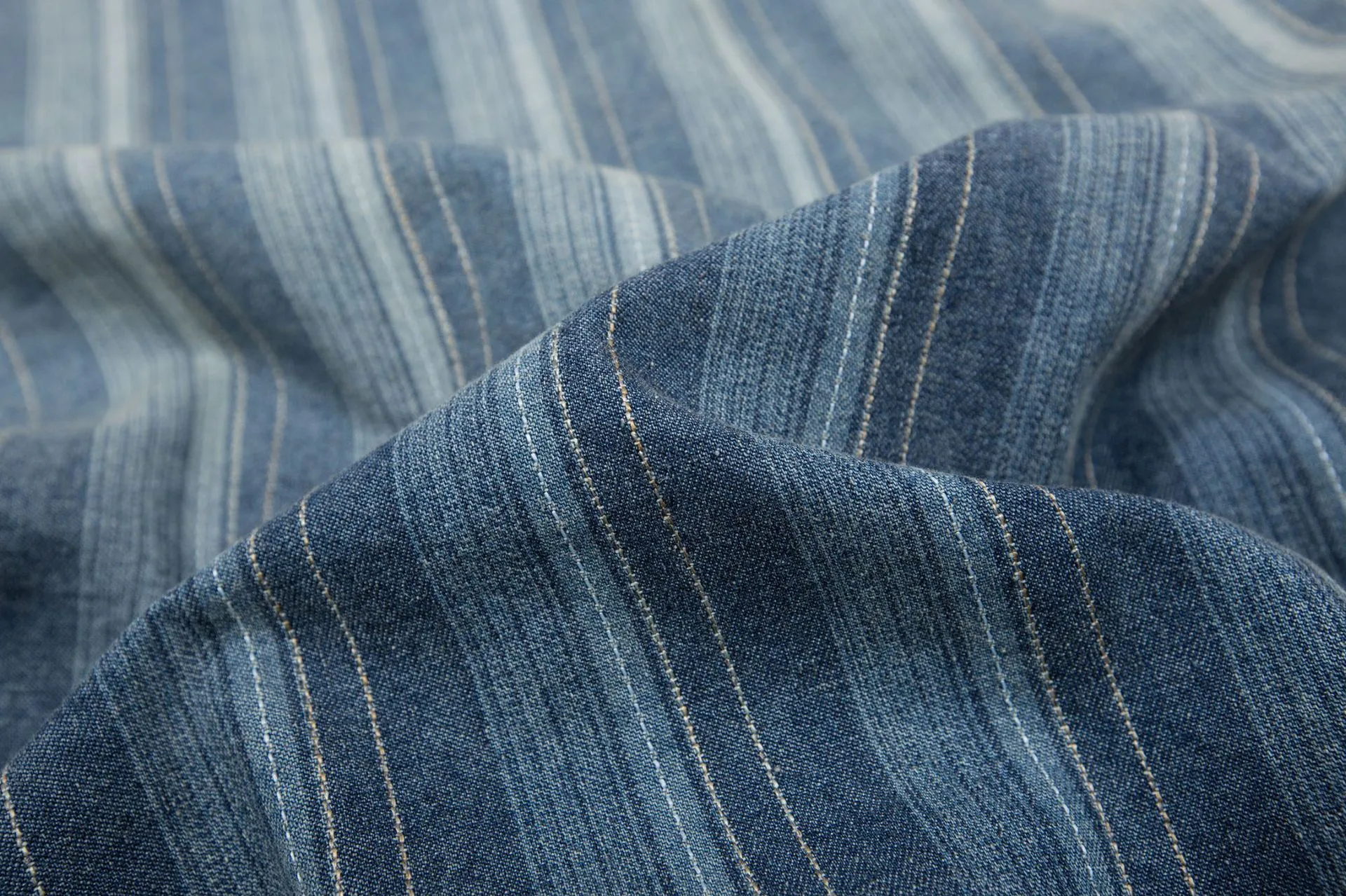 Jiayi Library Men's  New American Retro Gradual Color Washed Striped Denim Shirt Loose Short-sleeved Shirt display picture 11