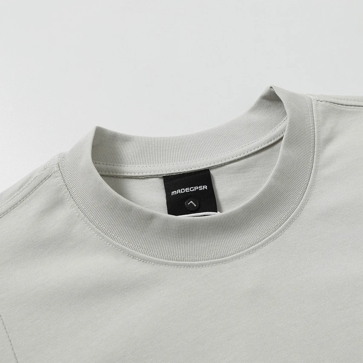 Jiayiku Men's  Summer New American Retro Fashion Brand Rivet Design Heavy Cotton Short-sleeved T-shirt display picture 9