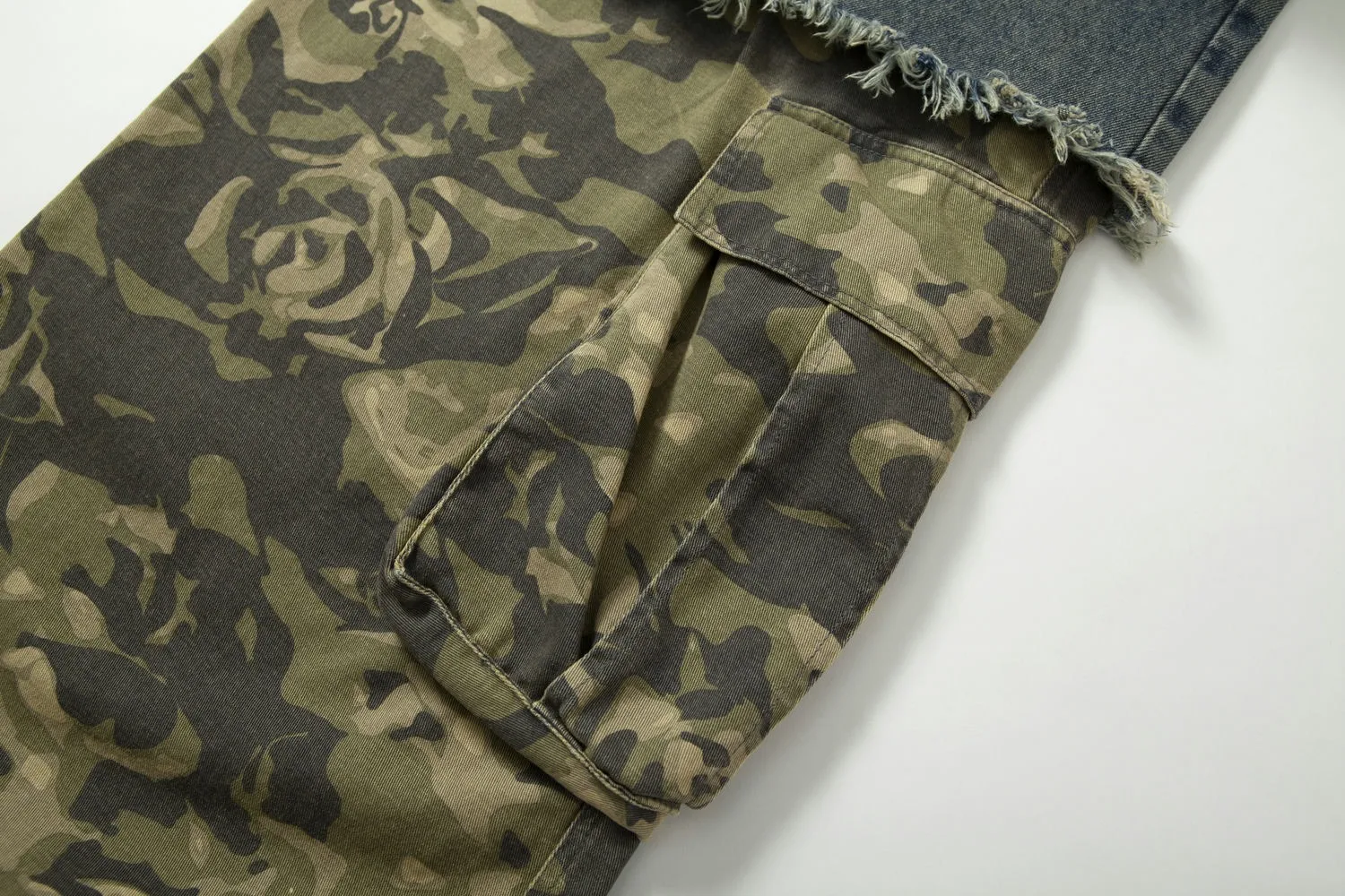 Jiayi Library Men's  Spring New American-style High Street Personalized Vibe Camouflage Color-matching Ripped Washed Jeans display picture 22