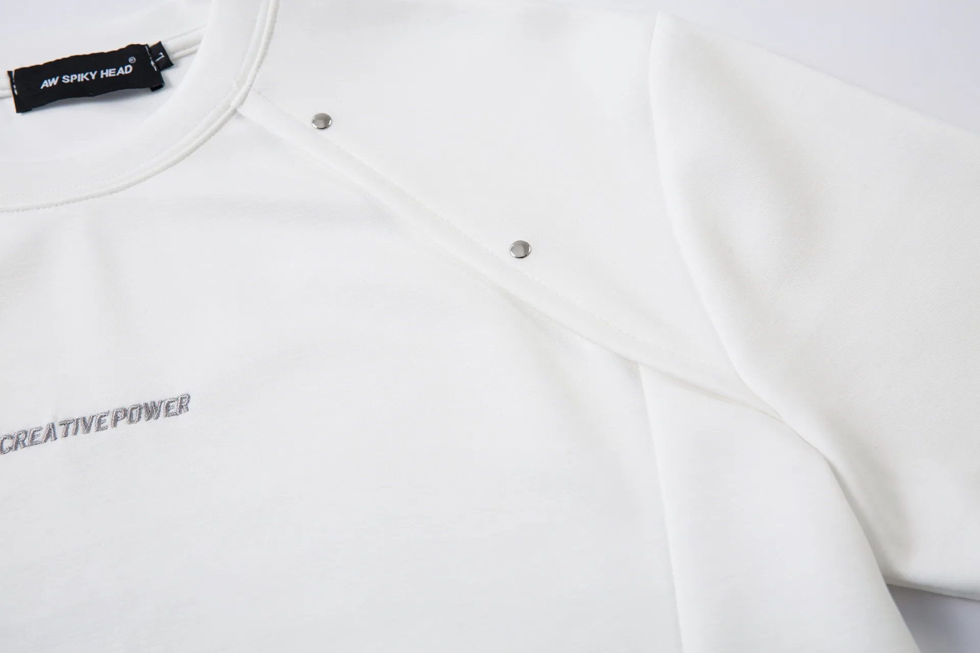Jiayiku Men's  Summer New American Street Fashion Brand Rivet Design Solid Color All-match Short-sleeved T-shirt For Men display picture 10
