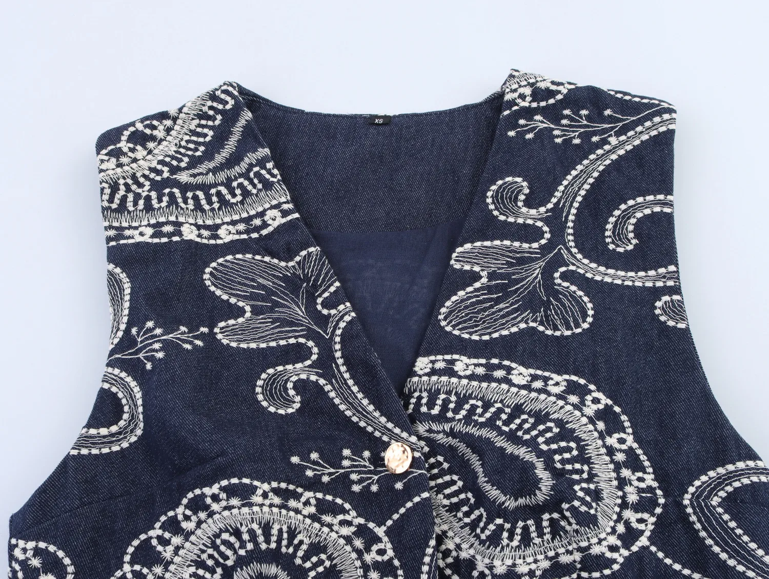 European Style Embroidered Short Vest Top And Skirt Pants Set Women's Fashion Casual Outfit High Street Style No Sleeve display picture 6