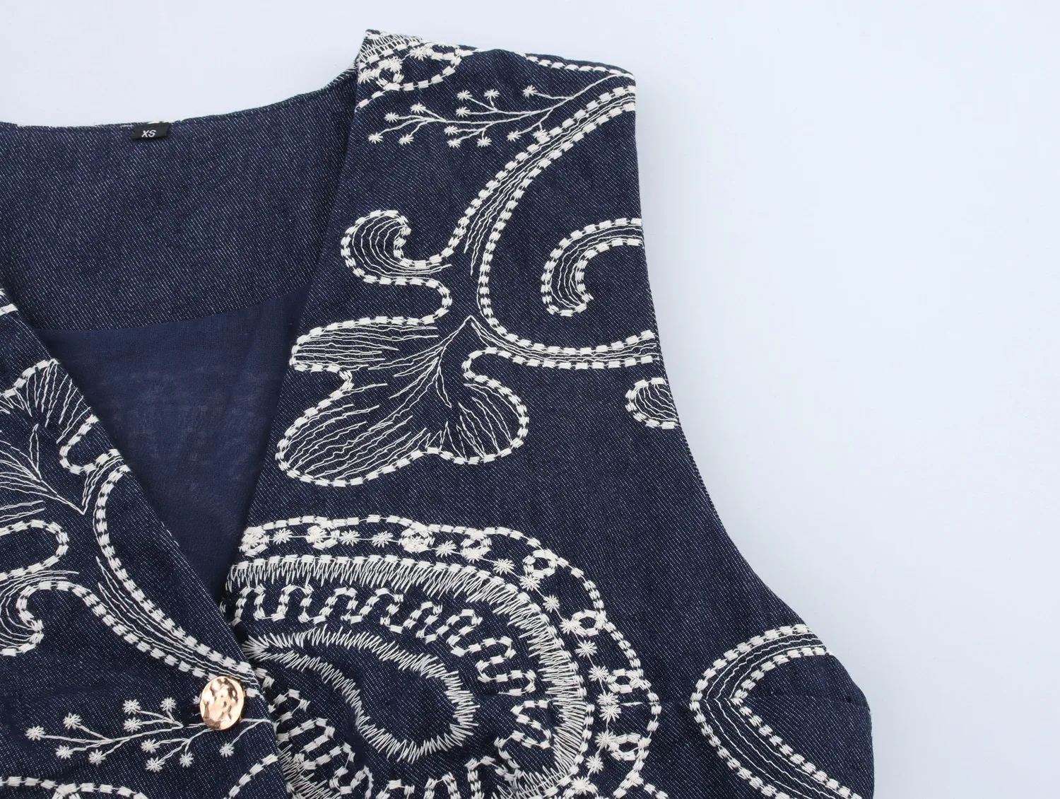 European Style Embroidered Short Vest Top And Skirt Pants Set Women's Fashion Casual Outfit High Street Style No Sleeve display picture 7