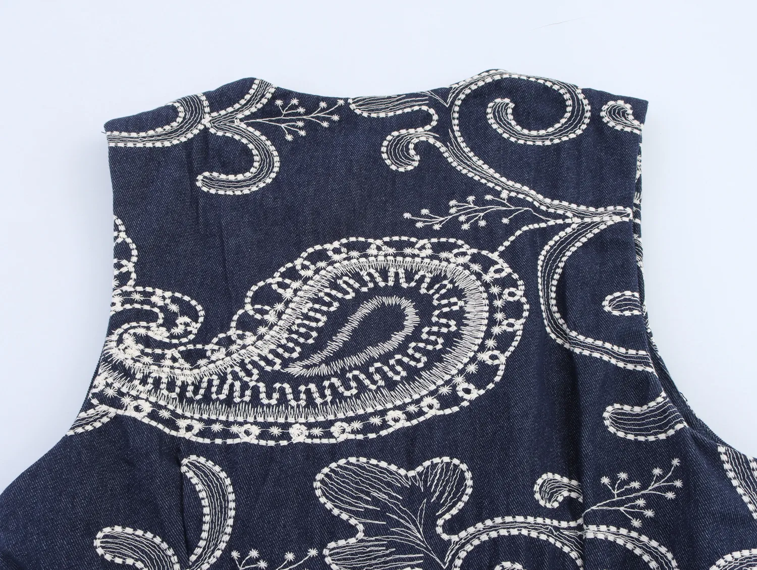European Style Embroidered Short Vest Top And Skirt Pants Set Women's Fashion Casual Outfit High Street Style No Sleeve display picture 13