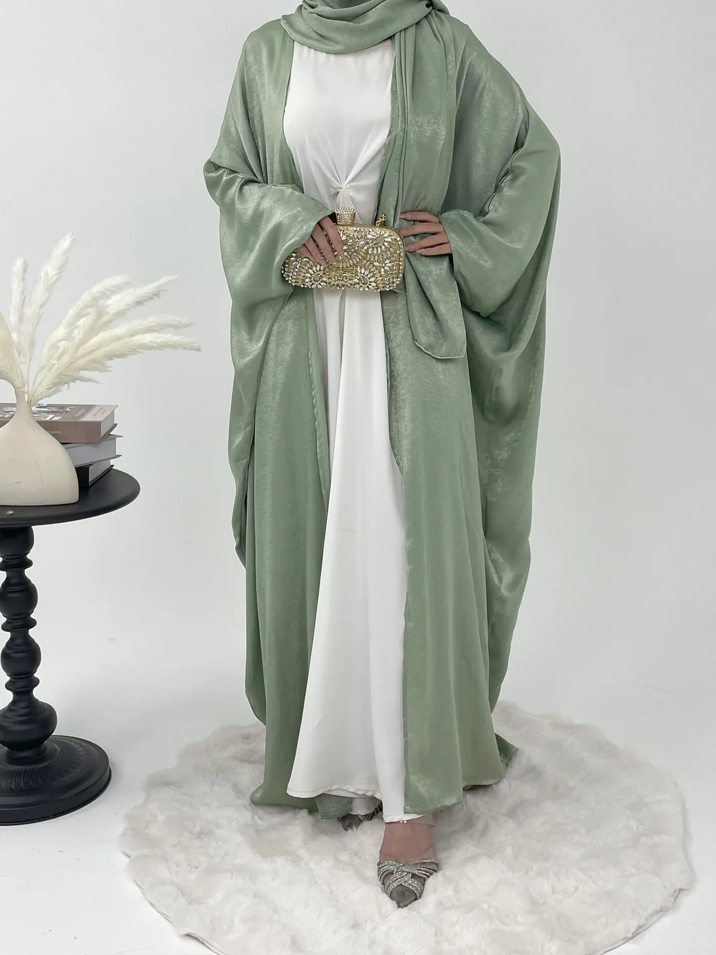 Foreign Trade High Sense Muslim Suede Fashion Cardigan Women display picture 5