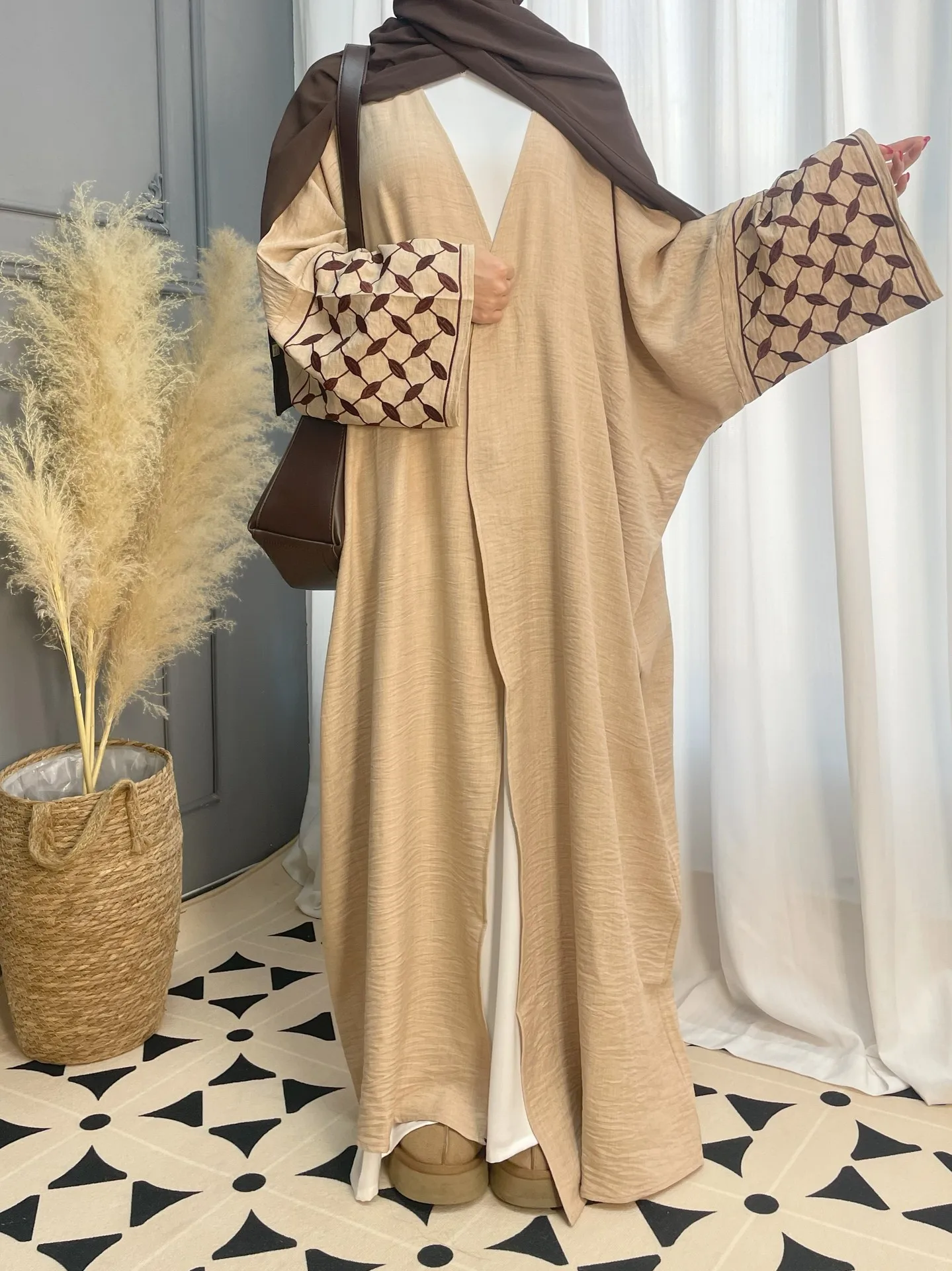 Foreign Trade Women's Clothing Muslim Clothing Abay Hand Embroidered Leaves Plaid Dress Dress Robe display picture 2