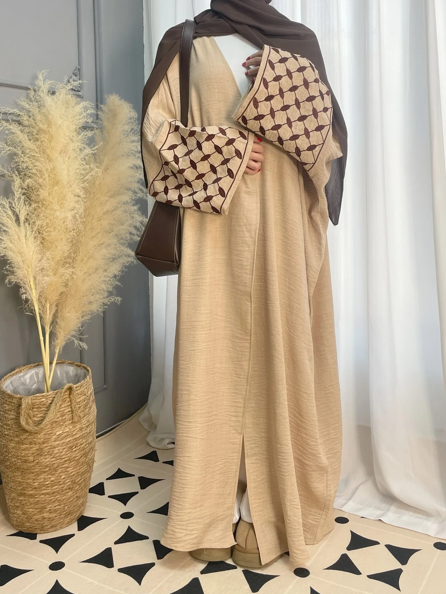 Foreign Trade Women's Clothing Muslim Clothing Abay Hand Embroidered Leaves Plaid Dress Dress Robe display picture 3