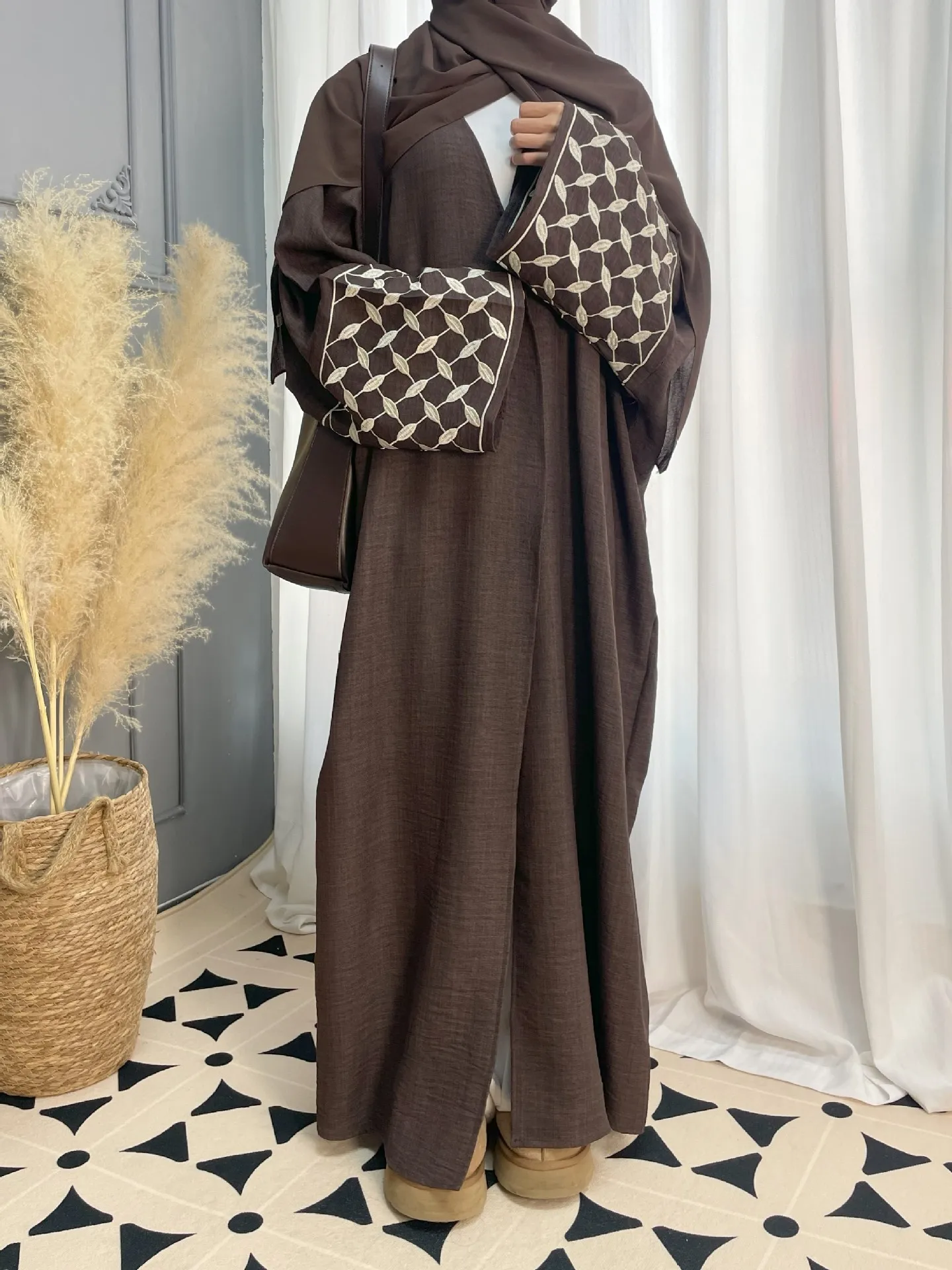 Foreign Trade Women's Clothing Muslim Clothing Abay Hand Embroidered Leaves Plaid Dress Dress Robe display picture 6