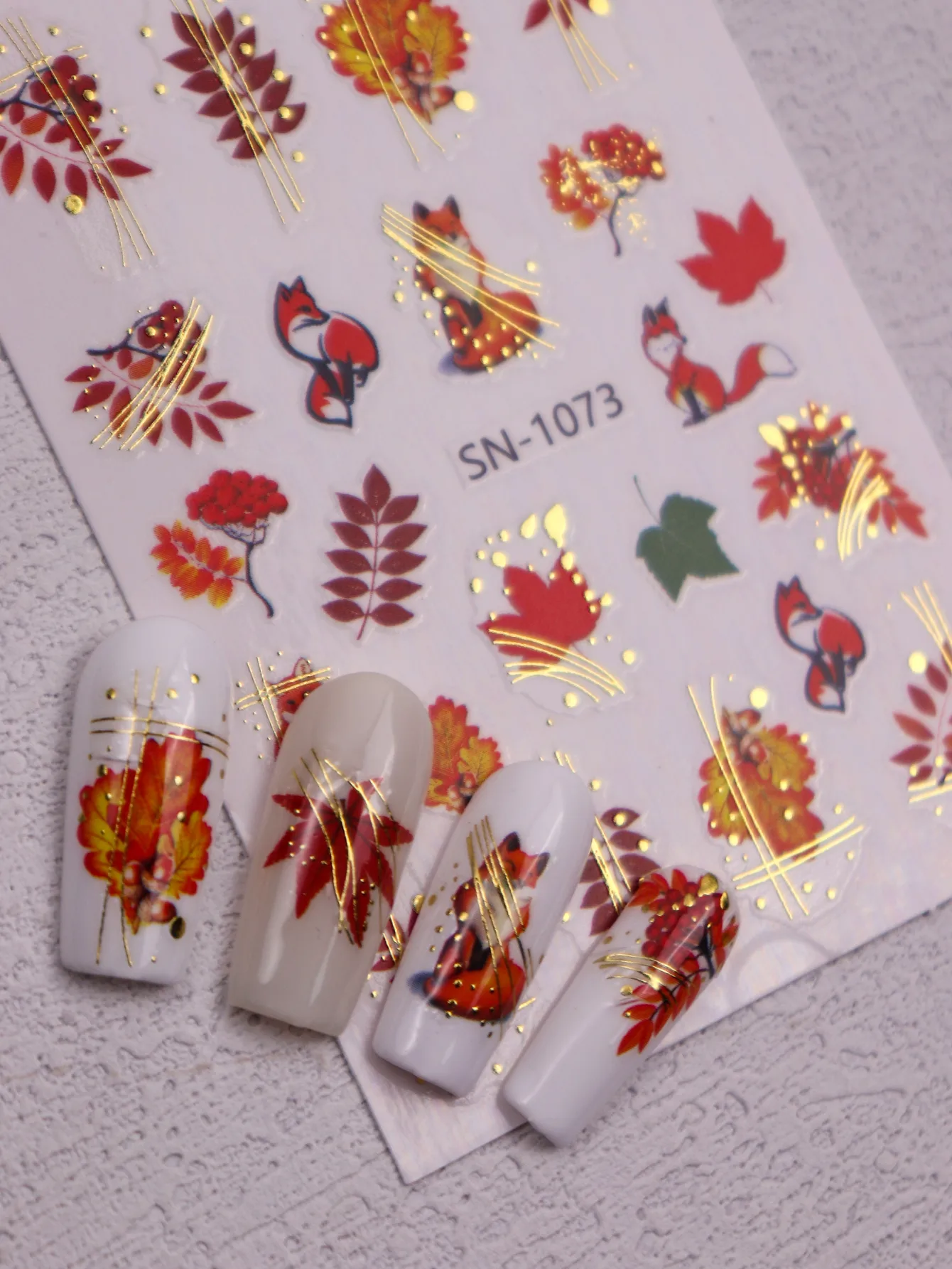 Cartoon Style Retro Maple Leaf Plant Fox Nail Stickers Nail Sticker display picture 2