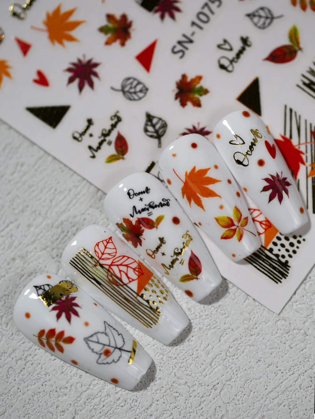 Cartoon Style Retro Maple Leaf Plant Fox Nail Stickers Nail Sticker display picture 4