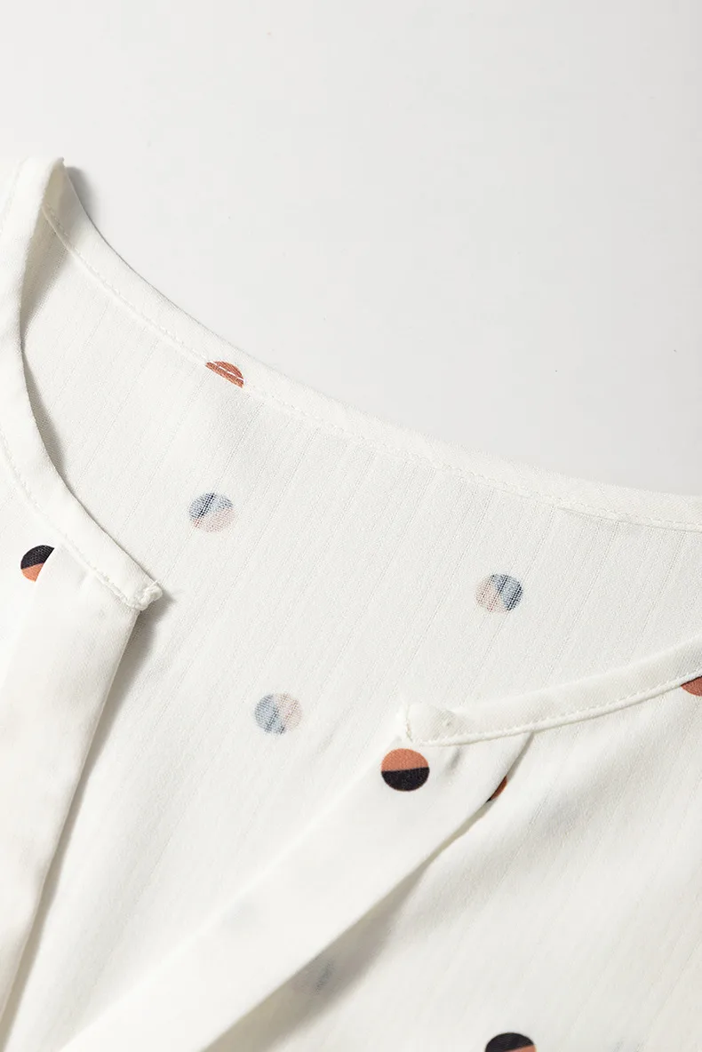Summer Polka Dot Print Short Sleeve T-Shirt Women Loose V-Neck Flounce Hem Overhead Top Casual Style New Fashion display picture 7