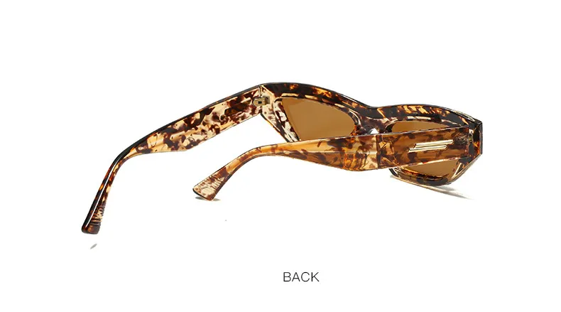 Ladies Retro Cat Eye Sunglasses Triangle Frame Street Style Holiday Travel Model Wearing UV Protection Fashionable Glasses display picture 11