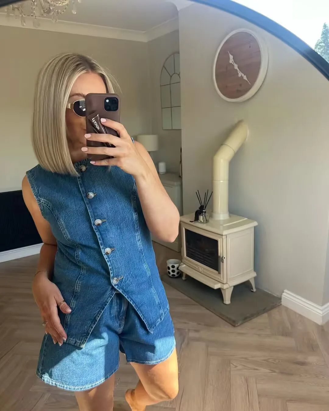 Fashionable Versatile Women's Denim Vest Top Selling European Women's Clothing Retro Style Solid Color Single Button Design display picture 6