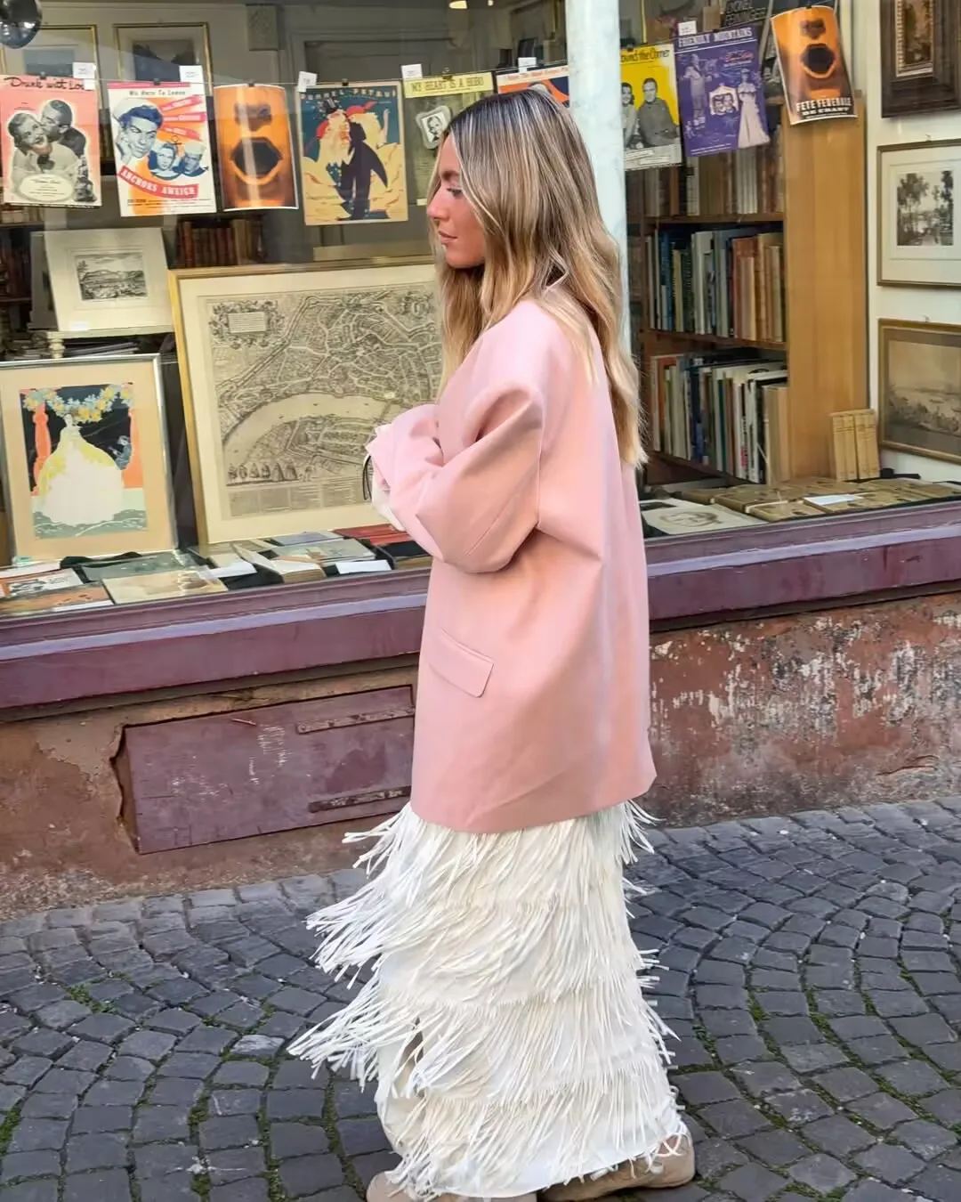 Fashionable Casual Loose Pink Suit Jacket Women's Short Outerwear Elegant V-neck Polyester Long Sleeve Dark Button Pure Color display picture 5