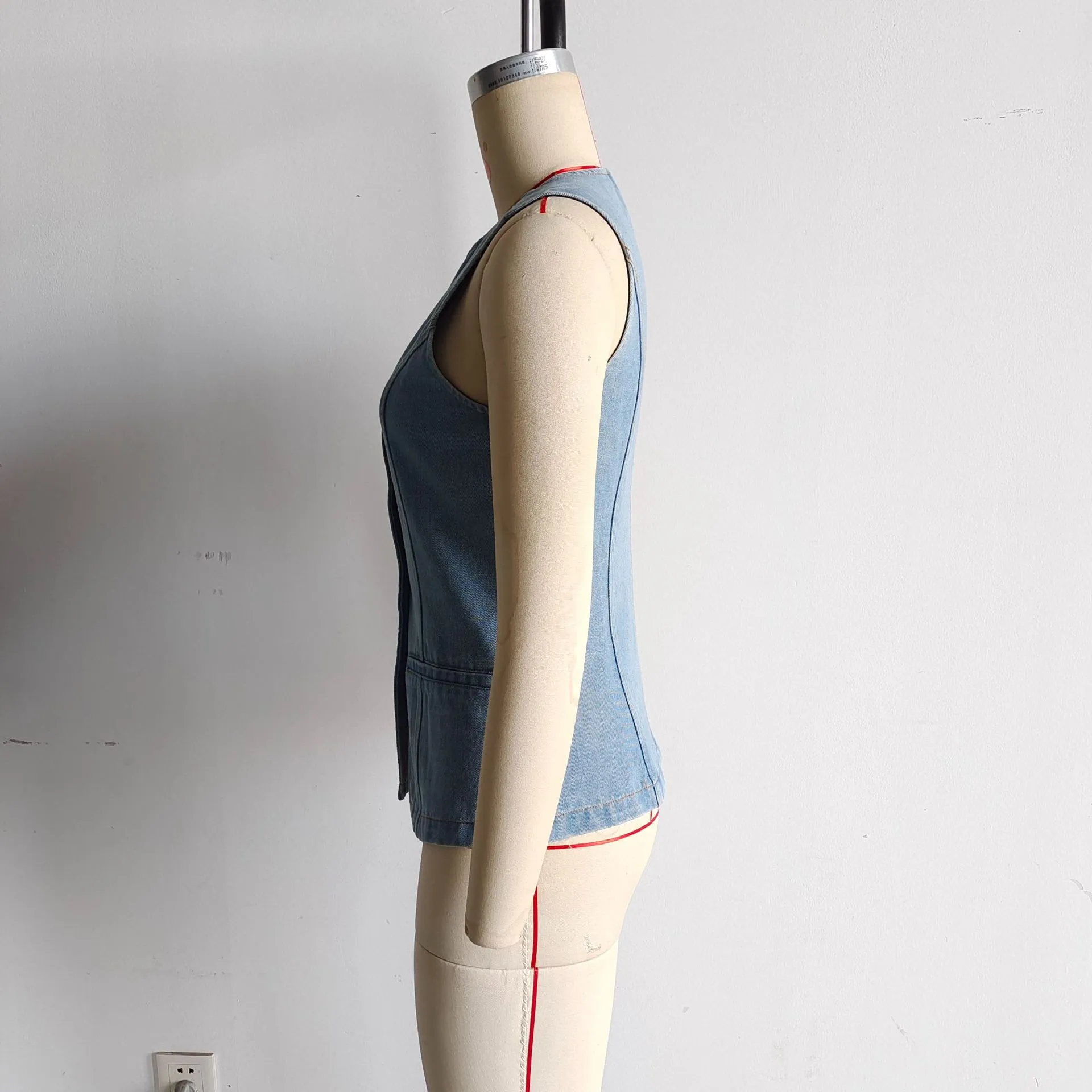 Fashionable Versatile Women's Denim Vest Top Selling European Women's Clothing Retro Style Solid Color Single Button Design display picture 15