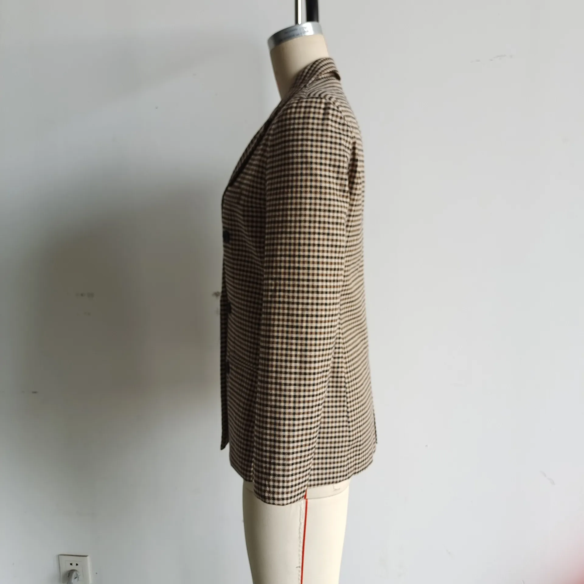 Fashionable Two-Tone Plaid Suit Jacket Elegant  Women's Clothing Pure Color Polyester Long Sleeve Short Style display picture 12