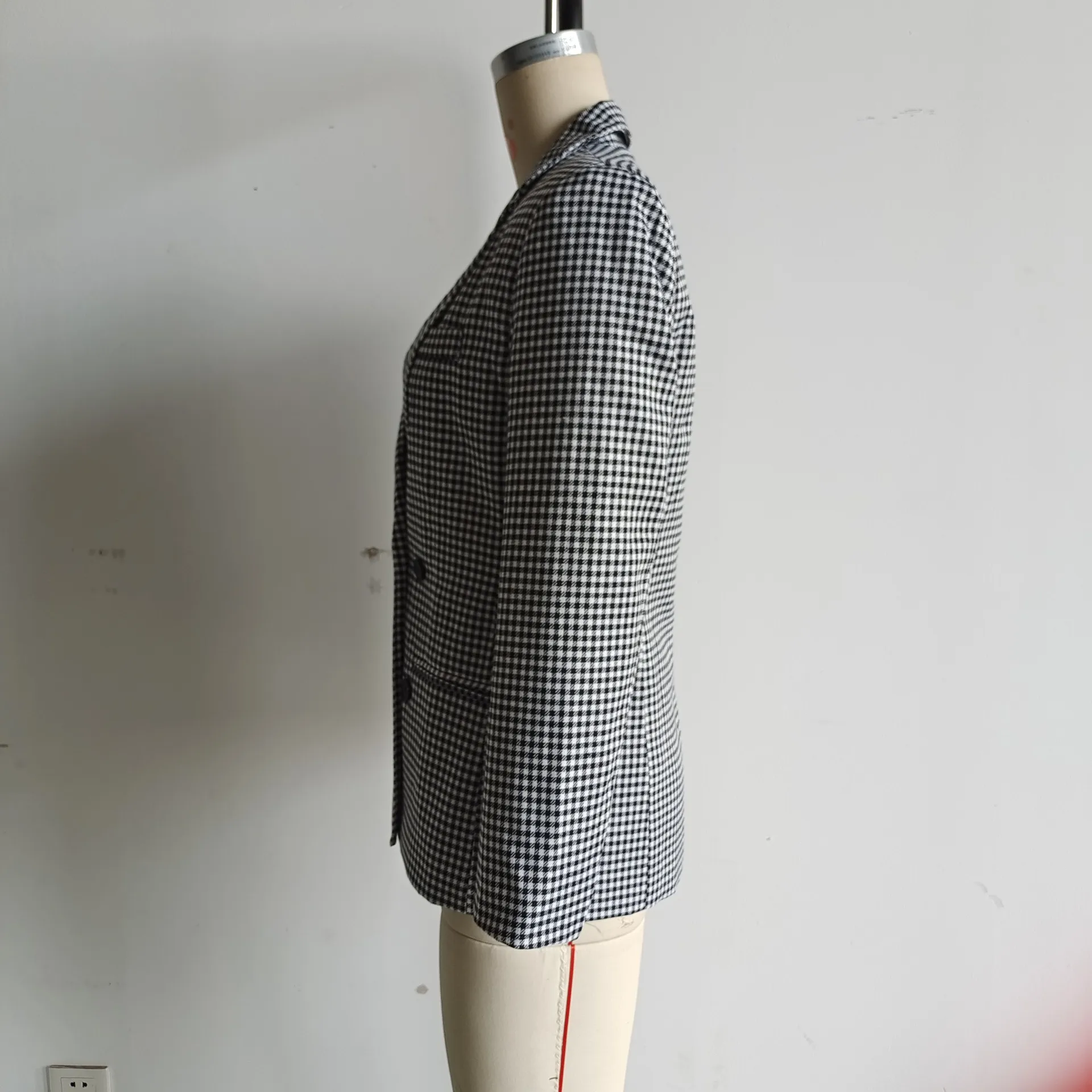 Fashionable Two-Tone Plaid Suit Jacket Elegant  Women's Clothing Pure Color Polyester Long Sleeve Short Style display picture 13