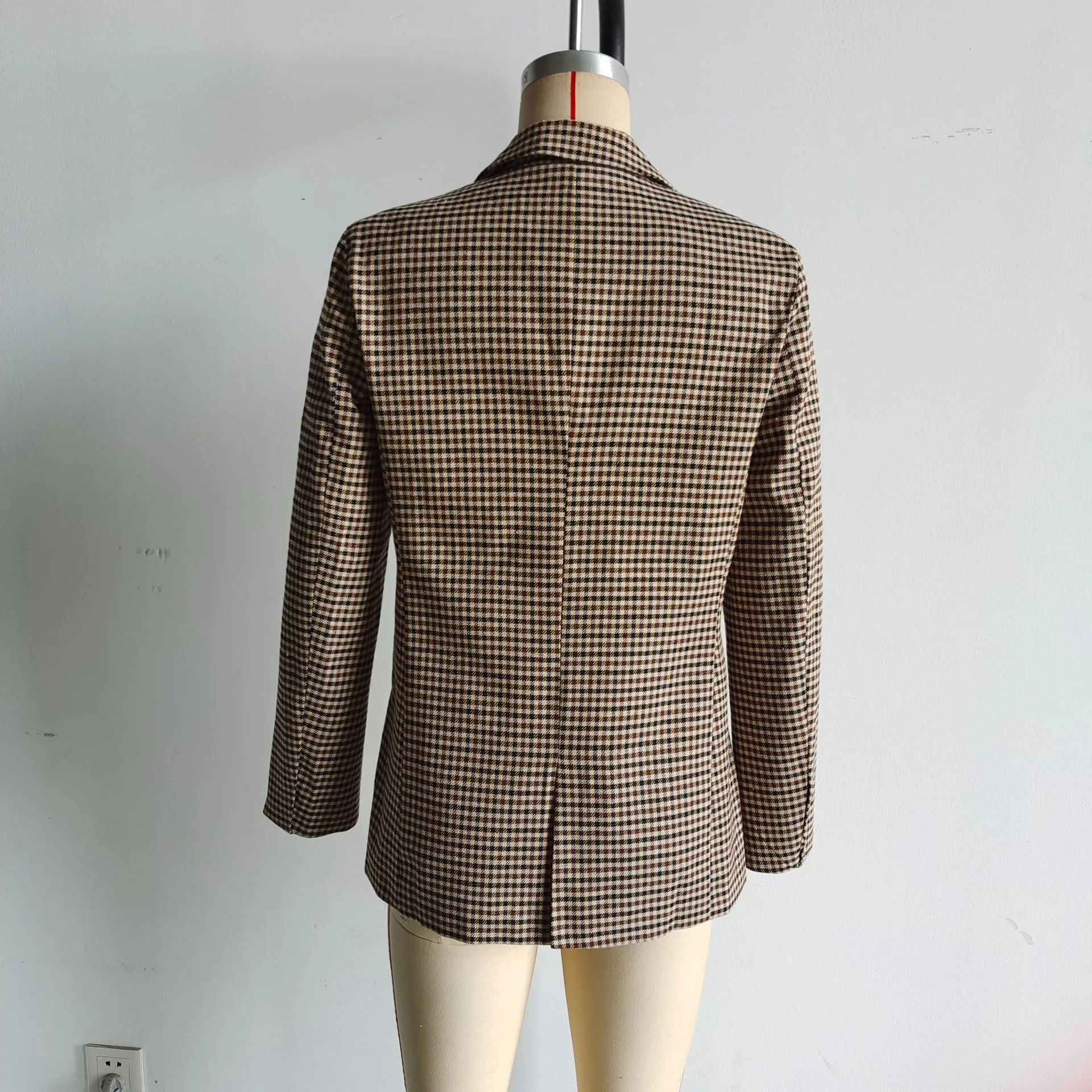 Fashionable Two-Tone Plaid Suit Jacket Elegant  Women's Clothing Pure Color Polyester Long Sleeve Short Style display picture 14