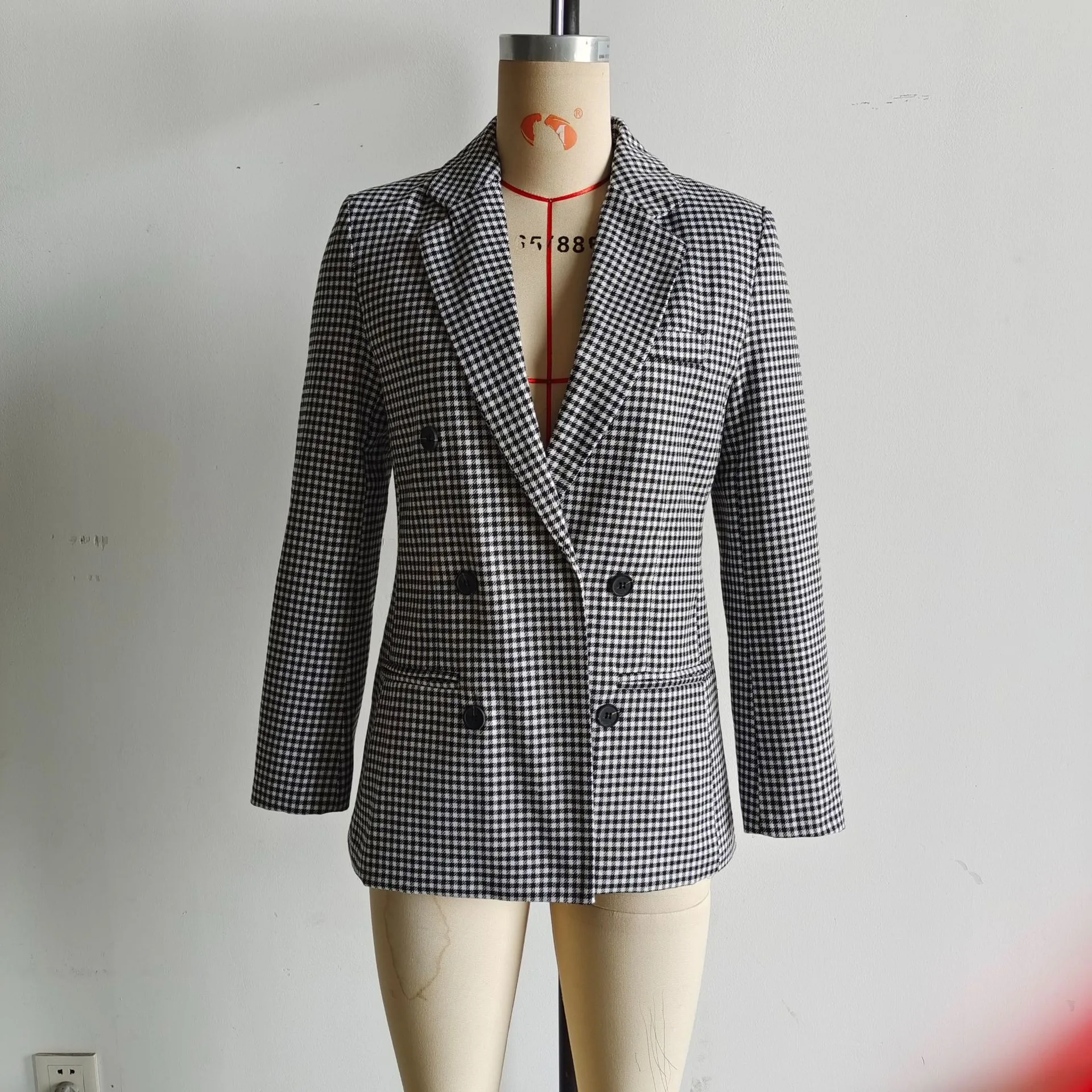 Fashionable Two-Tone Plaid Suit Jacket Elegant  Women's Clothing Pure Color Polyester Long Sleeve Short Style display picture 17