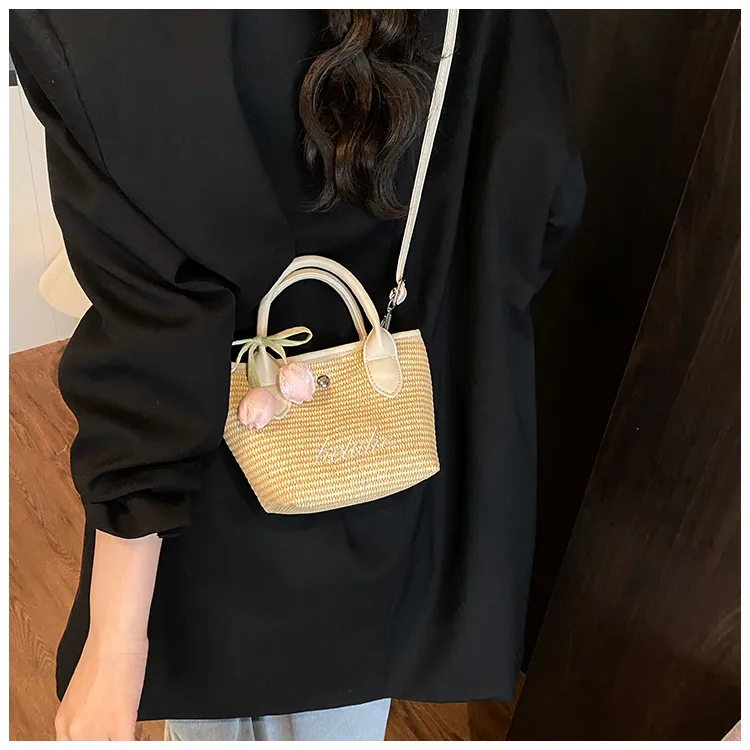 New  Summer Pu Zipper Straw Shoulder Bag Good Quality With Silk Scarf Summer Essential Bag display picture 4