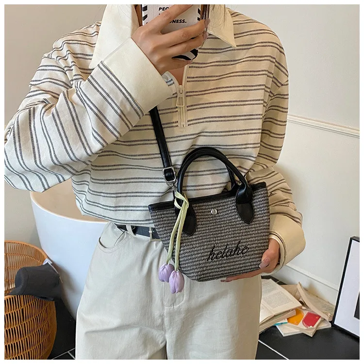 New  Summer Pu Zipper Straw Shoulder Bag Good Quality With Silk Scarf Summer Essential Bag display picture 6