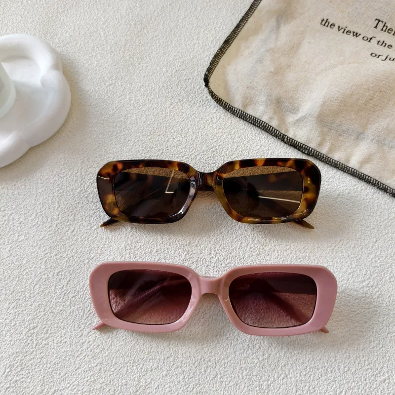 Exaggerated Street Solid Color UV400 Protection Resin Square Quadrilateral Full Frame Glasses display picture 4