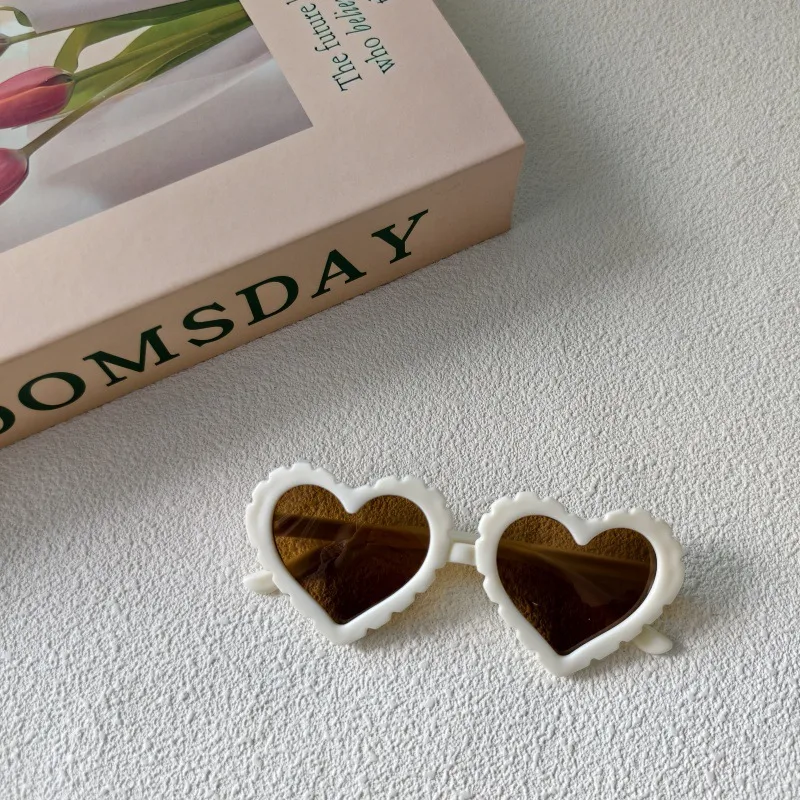 Sweet Simple Style Heart Shape UV400 Protection Resin Special-Shaped Mirror Full Frame Glasses display picture 8