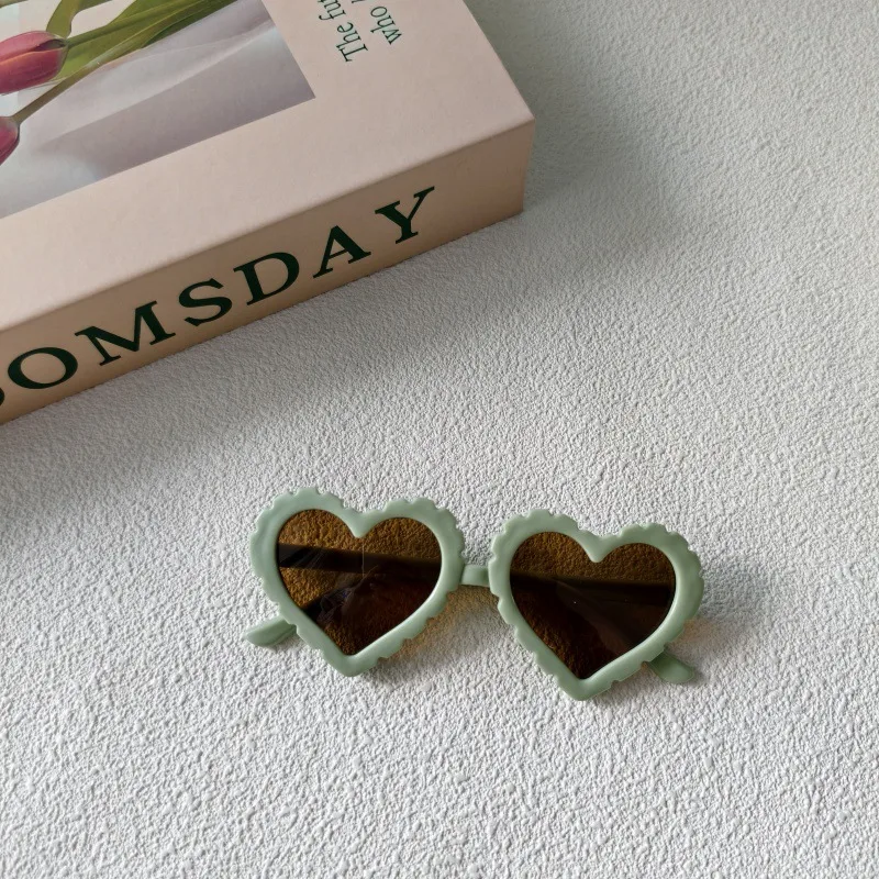 Sweet Simple Style Heart Shape UV400 Protection Resin Special-Shaped Mirror Full Frame Glasses display picture 10