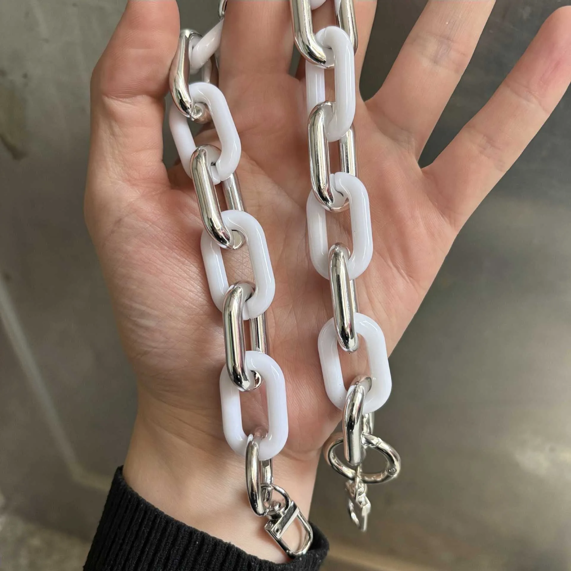 Super Handsome Acrylic Chain Camera Bag Chain Bag Chain Accessories Mobile Phone Case Chain Portable Single Shoulder Loudspeaker Slung Rope display picture 5