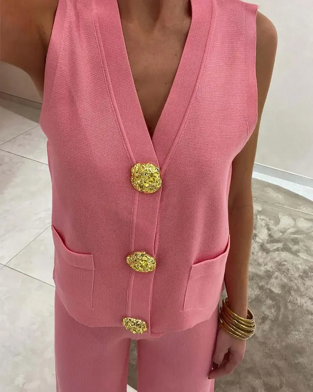 -style Suit Gold Button V-neck Knitted Vest Casual Loose Trousers Knitted Two-piece Suit display picture 5