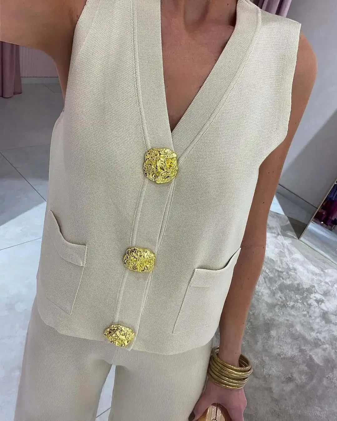 -style Suit Gold Button V-neck Knitted Vest Casual Loose Trousers Knitted Two-piece Suit display picture 6
