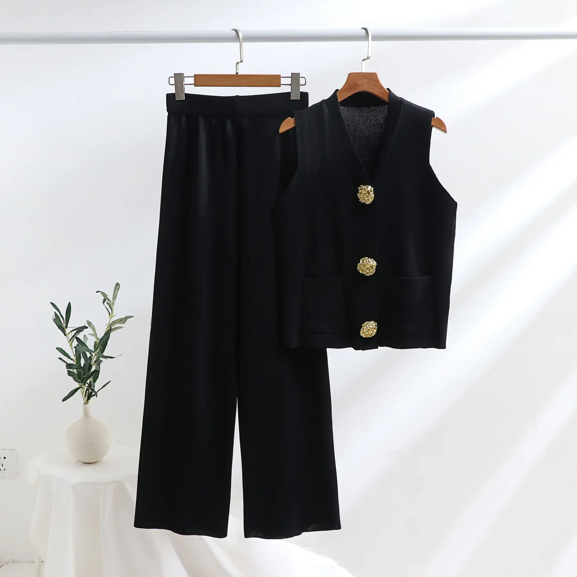 -style Suit Gold Button V-neck Knitted Vest Casual Loose Trousers Knitted Two-piece Suit display picture 10