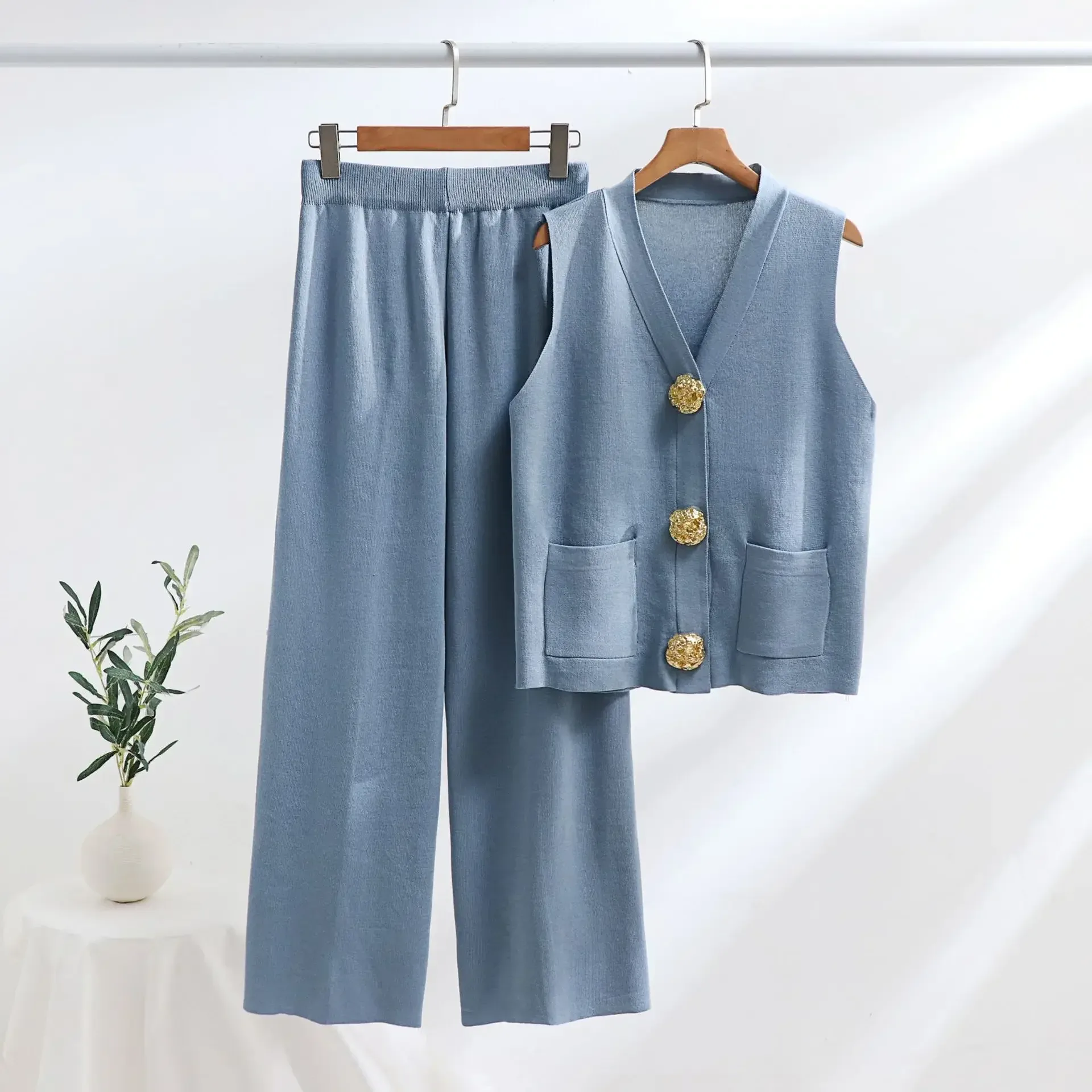 -style Suit Gold Button V-neck Knitted Vest Casual Loose Trousers Knitted Two-piece Suit display picture 11