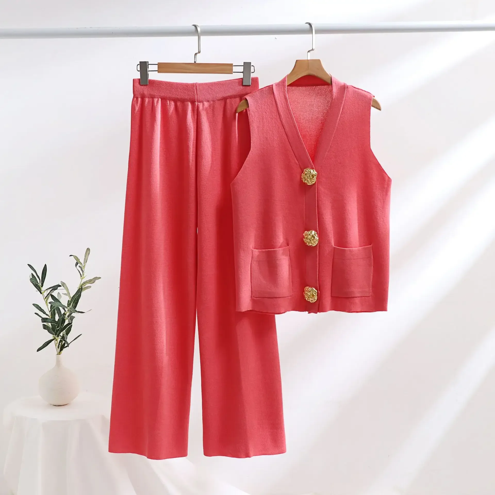 -style Suit Gold Button V-neck Knitted Vest Casual Loose Trousers Knitted Two-piece Suit display picture 12